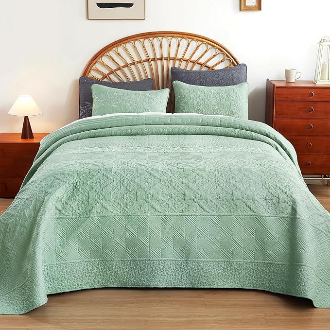 EVENHUG Floral Embroidered Quilt Set King Size 3 Piece Bedding Set Reversible - Image 4
