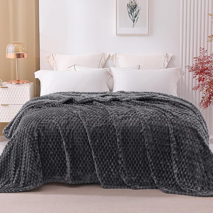 Exclusivo Mezcla California King Size Fleece Blanket - Image 2