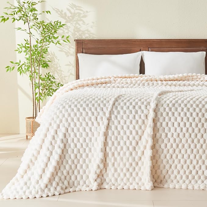 NEWCOSPLAY Super Soft King Blanket Ivory Premium Silky Flannel Fleece 3D Clouds - Image 2