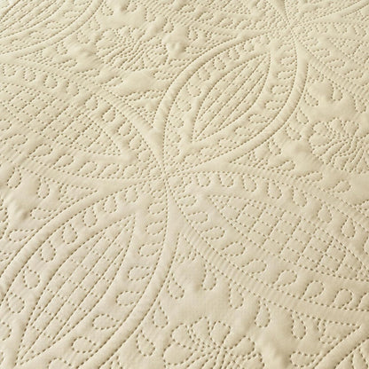 akkialla king quilt bedding set,beige ultrasonic king/cal king on a desk or shelf