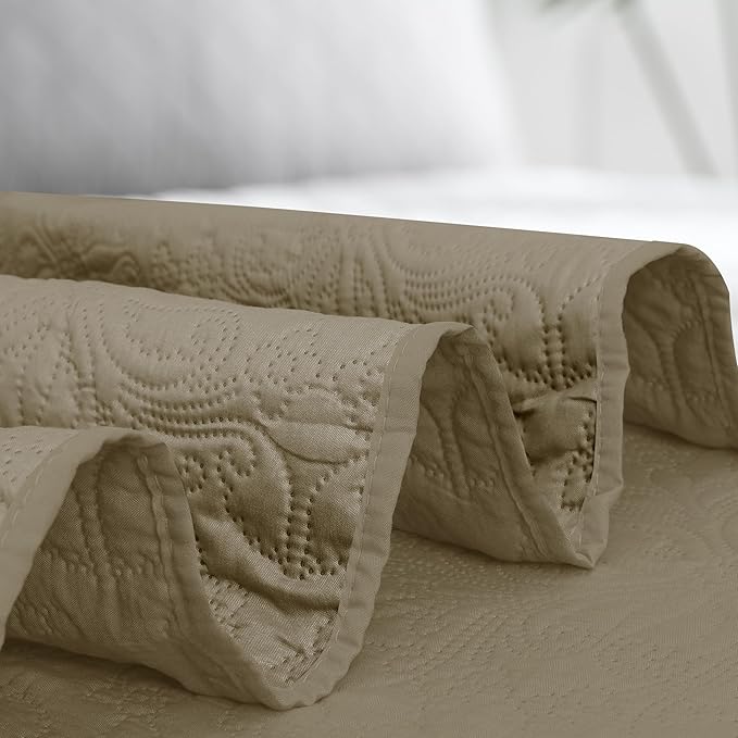 Easy-Going Full/Queen Size Reversible Quilt Set - Image 7