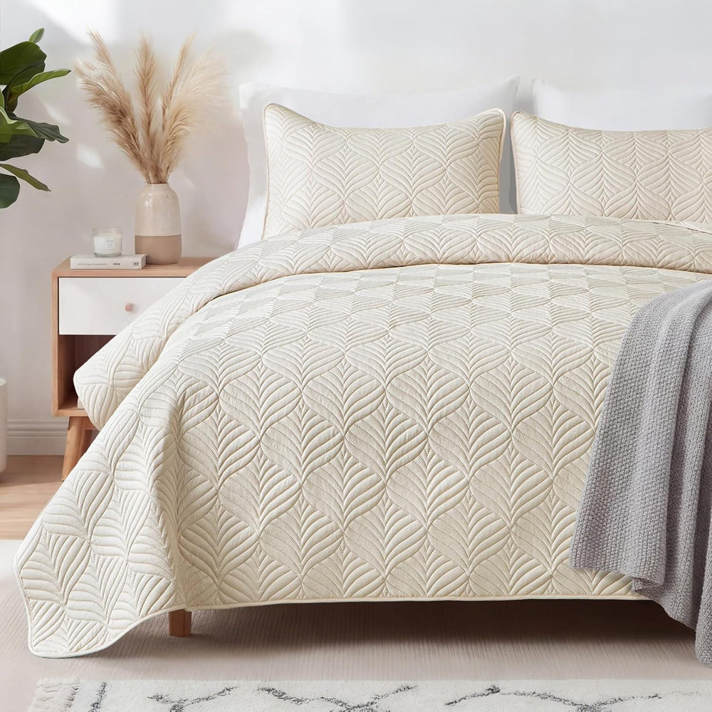 Whale Flotilla Extra Soft King Quilt Bedding Set, Lightweight Bedspreads