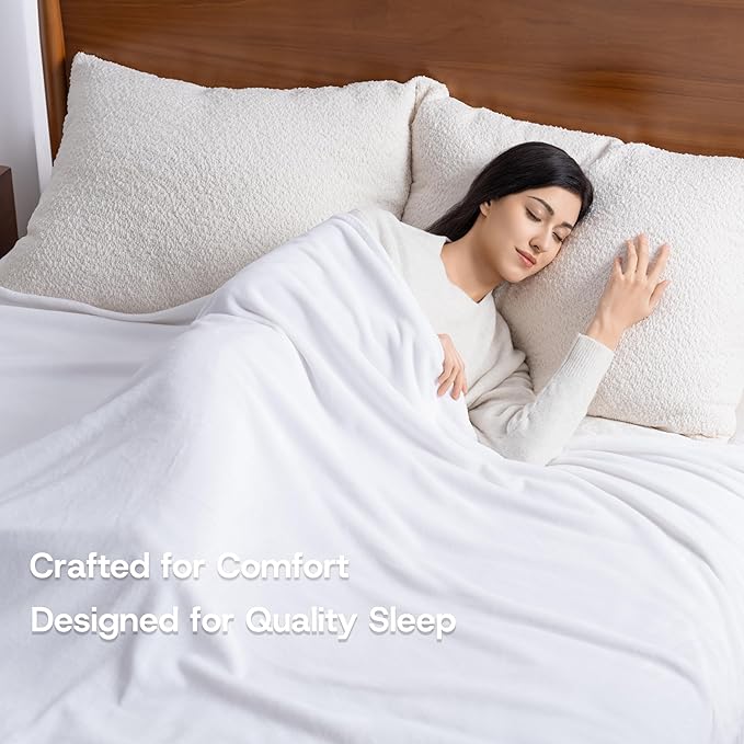 Luxury Fleece Warm Blanket, Soft Lightweight Velvety Plush Blanket - Image 3