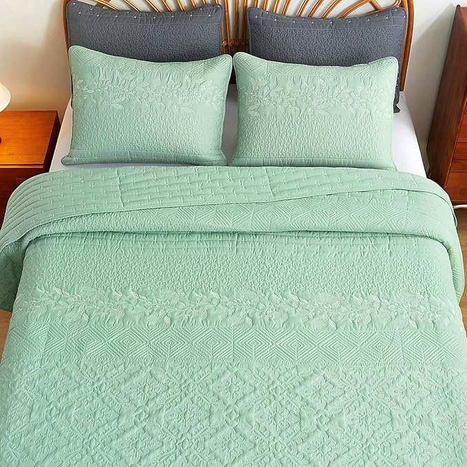 EVENHUG Floral Embroidered Quilt Set King Size 3 Piece Bedding Set Reversible - Image 5