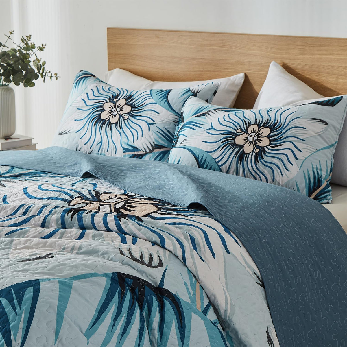 yogeneg queen quilt bedding set,white green botanical pattern shown in use