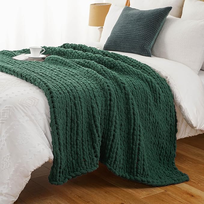 Battilo Dark Green Chunky Knit Throw Blanket, Soft and Thick Chirstmas Green - Image 9