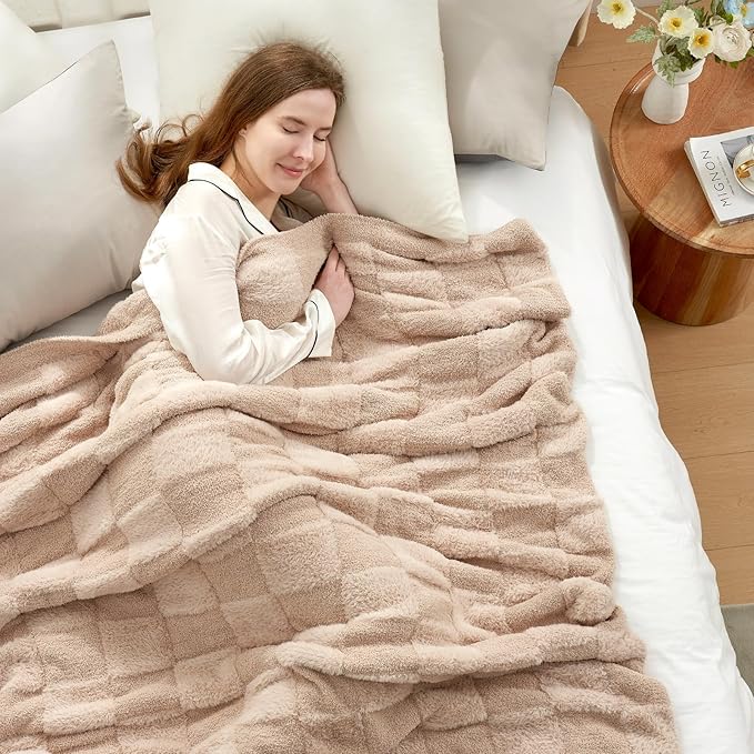 Snuggle Sac Checkered Throw Blanket Faux Fur Microfiber Blankets by SnuggleSac
