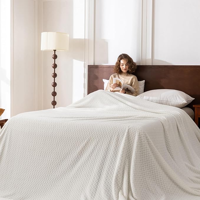 Oversized King Fleece Blanket 120x120 Inches, Seamless Soft Cozy 3D Jacquard - Image 3
