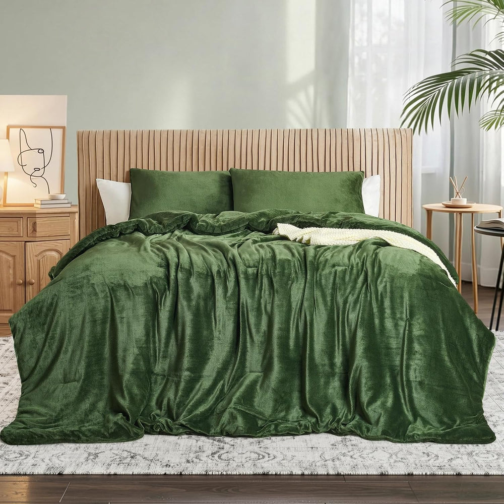 Wajade King Size Comforter Set- 3 Pieces Dark Green Bed in A Bag for All Seas...