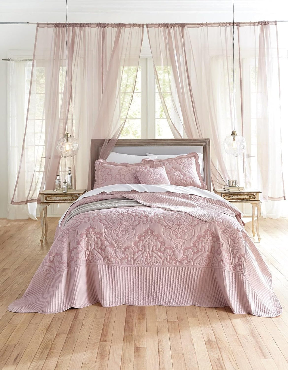 BrylaneHome Amelia Bedspread