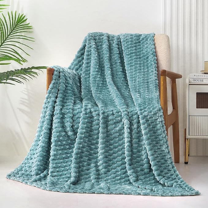 Exclusivo Mezcla Extra Large Soft Fleece Throw Blanket, 50x70 Inches 3D Clouds - Image 2
