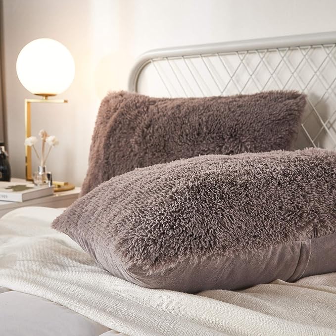 Uhamho Set of 2 Faux Fur Throw Pillow Covers Soft Velvet Decorative Pillowcases - Image 3