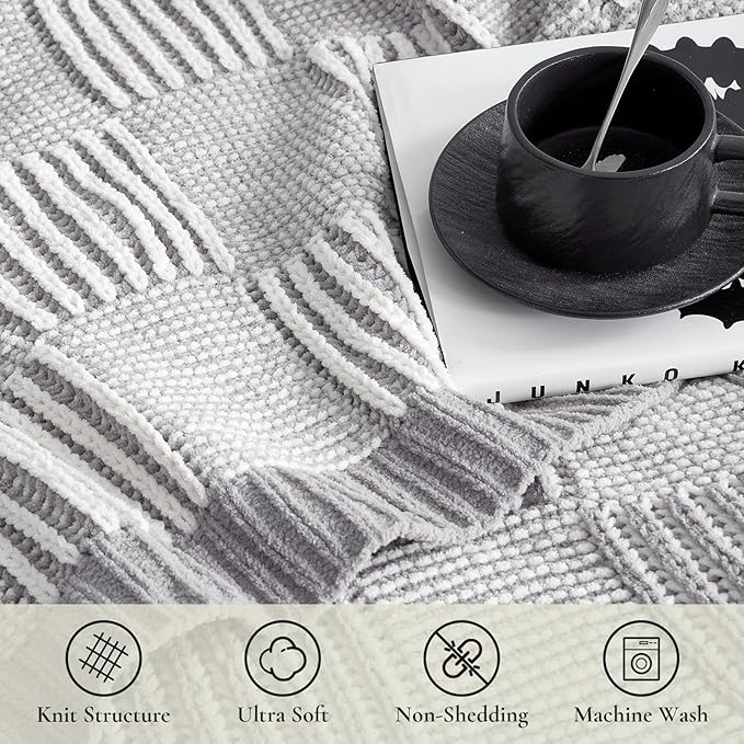 Amélie Home Checkered Knit Throw Blanket - Image 4