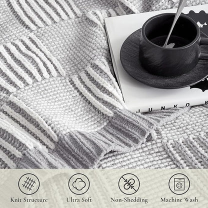 Amélie Home Checkered Knit Throw Blanket - Image 4