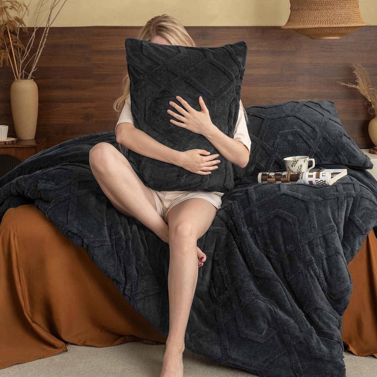 phf warm sherpa fleece queen comforter set, 3d, package contents