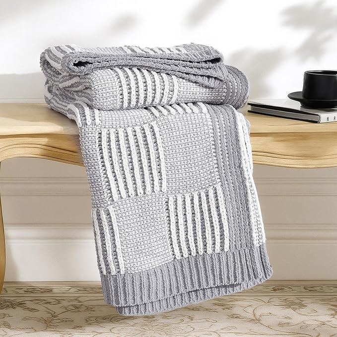 Amélie Home Checkered Knit Throw Blanket by Am%C3%A9lieHome