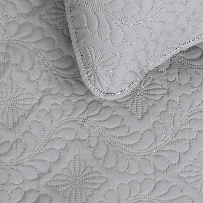 Easy-Going Twin Size Reversible Quilt Set - Image 3