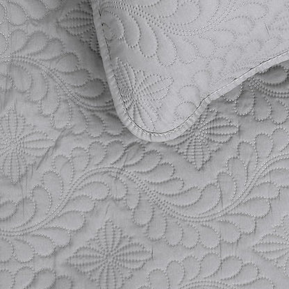 Easy-Going Twin Size Reversible Quilt Set - Image 3
