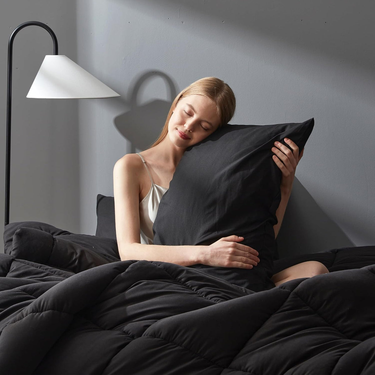 downcool king size comforter set -all season bedding, close-up detail