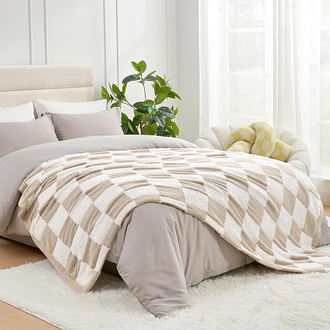 Snuggle Sac Checkered Throw Blanket Faux Fur Microfiber Blankets by SnuggleSac