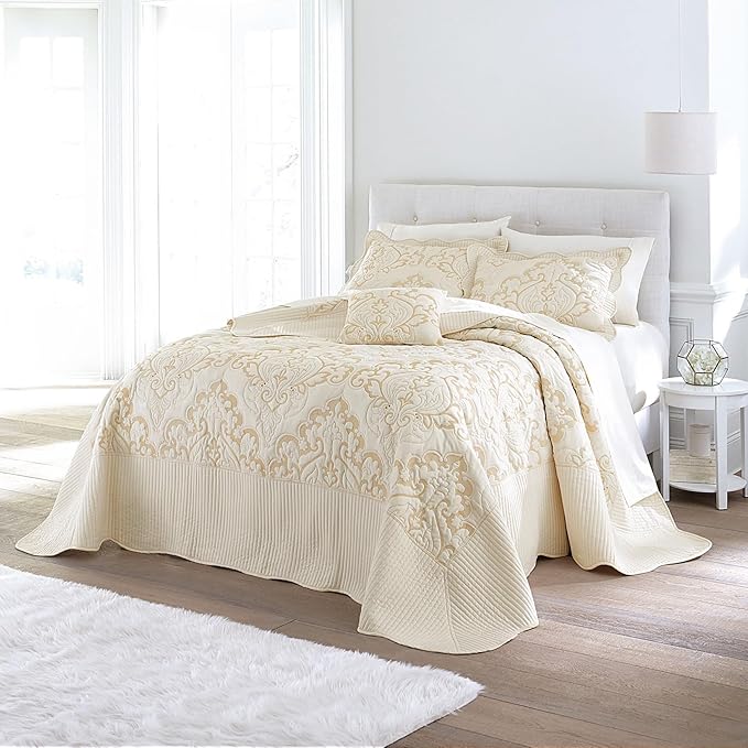 BrylaneHome Bedding Lightweight All Season Modern Amelia Quilted Damask by BrylaneHome