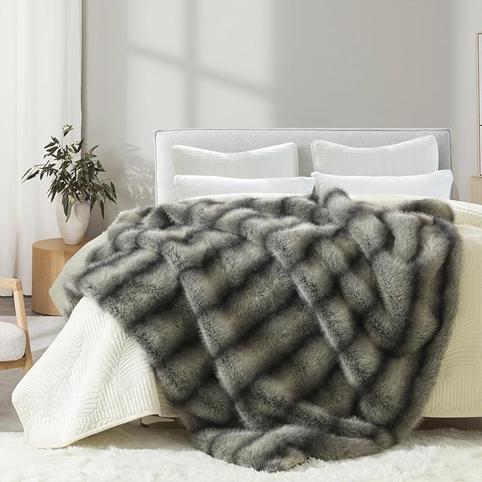 HORIMOTE HOME Luxury Faux Fur Throw Blanket, Non-Shedding 60"x80" Fur Blanket - Image 3