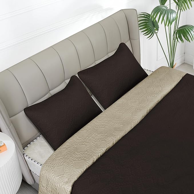 Easy-Going Twin Size Reversible Quilt Set - Image 2