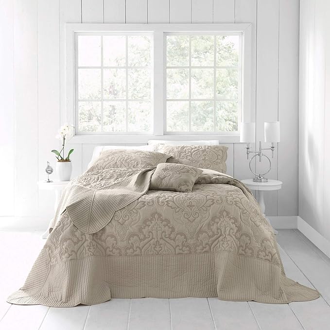 BrylaneHome Bedding Lightweight All Season Modern Amelia Quilted Damask by BrylaneHome