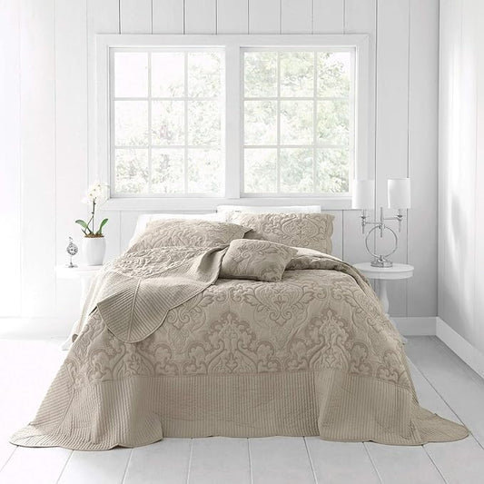 BrylaneHome Bedding Lightweight All Season Modern Amelia Quilted Damask by BrylaneHome