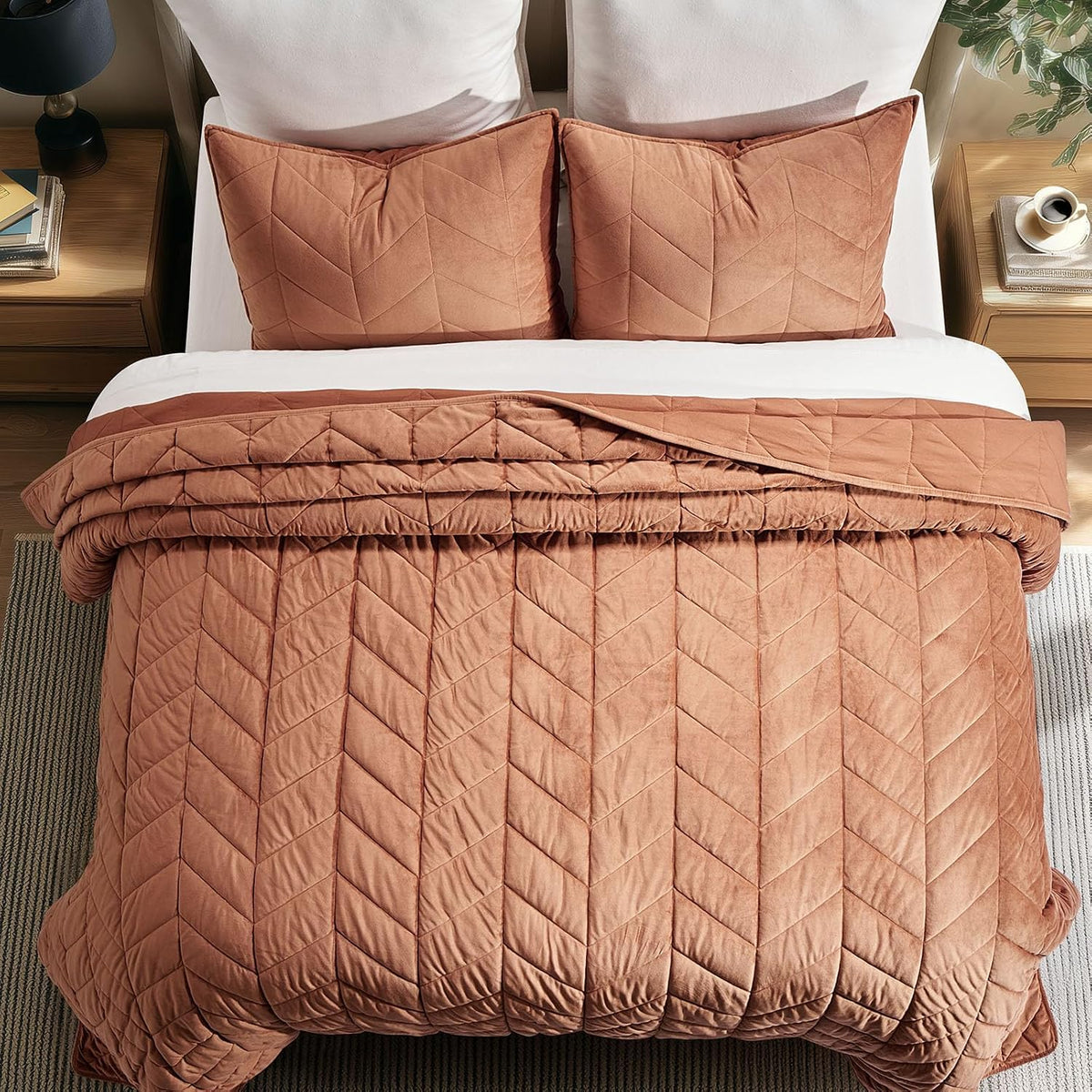 evergrace 3 pieces luxurious queen velvet quilts, ultra, close-up detail