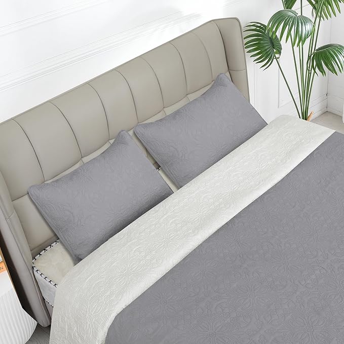 Easy-Going Twin Size Reversible Quilt Set - Image 2