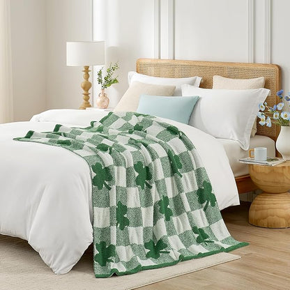 Snuggle Sac St.Patrick's Day Blanket, Lucky Spring Green Clover Shamrock Irish - Image 3