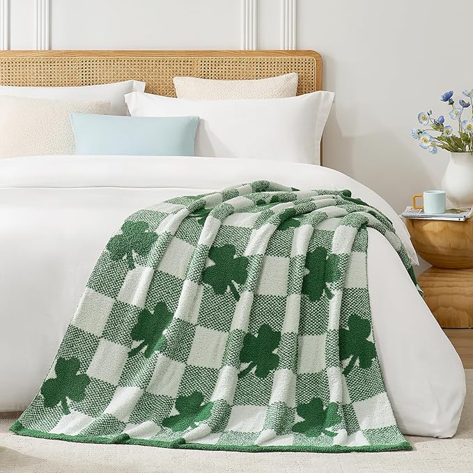 Snuggle Sac St.Patrick's Day Blanket, Lucky Spring Green Clover Shamrock Irish - Image 6