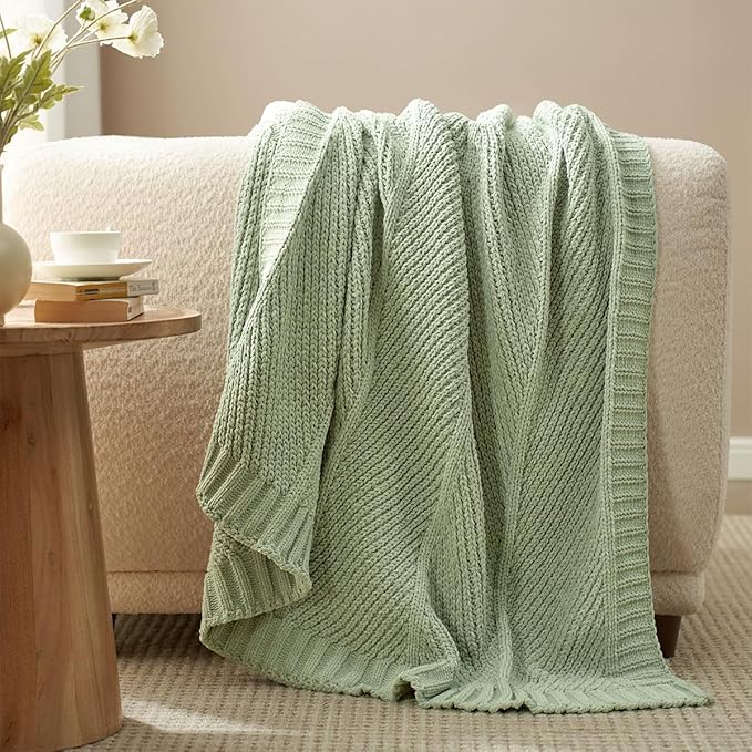 Amélie Home Chevron Chenille Knit Throw Blanket by Am%C3%A9lieHome