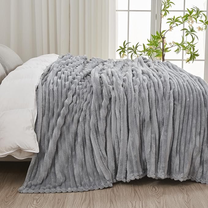 NEWCOSPLAY Super Soft King Blanket Light Grey Premium Silky Flannel Fleece 3D - Image 4