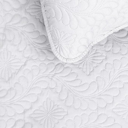 Easy-Going Twin Size Reversible Quilt Set - Image 3