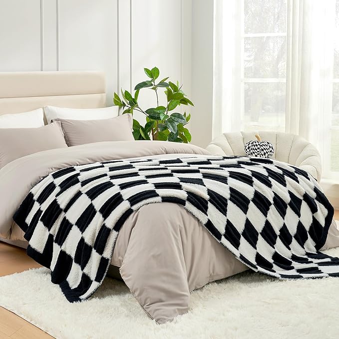 Snuggle Sac Faux Fur Checkered Blanket Twin Size by SnuggleSac