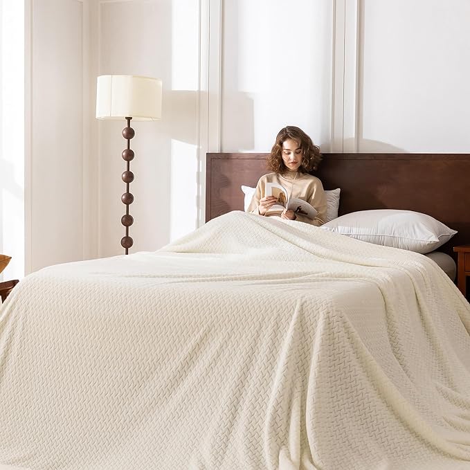 Oversized King Fleece Blanket 120x138 Inches, Seamless Soft Cozy 3D Jacquard - Image 3