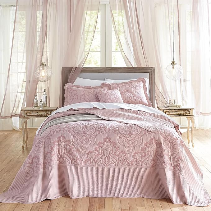 BrylaneHome Bedding Lightweight All Season Modern Amelia Quilted Damask by BrylaneHome