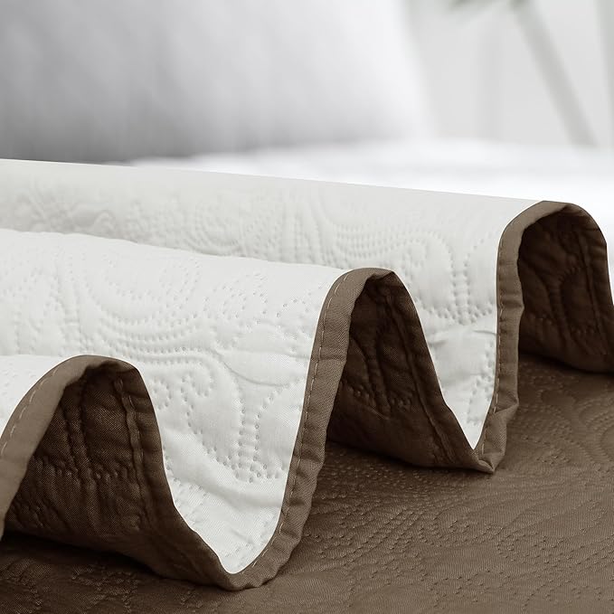 Easy-Going Twin Size Reversible Quilt Set - Image 6