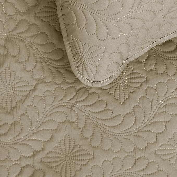 Easy-Going Twin Size Reversible Quilt Set - Image 3