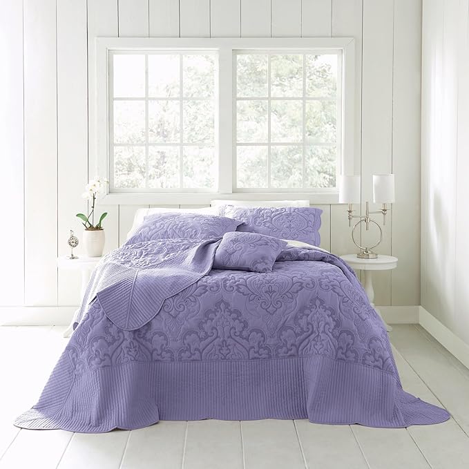 BrylaneHome Bedding Lightweight All Season Modern Amelia Quilted Damask by BrylaneHome