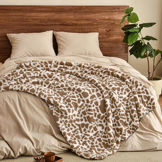 PHF Giraffe Print Sherpa Fleece Throw Blanket - Image 3