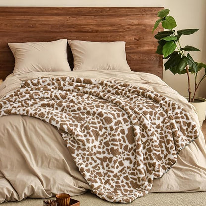 PHF Giraffe Print Sherpa Fleece Throw Blanket - Image 3