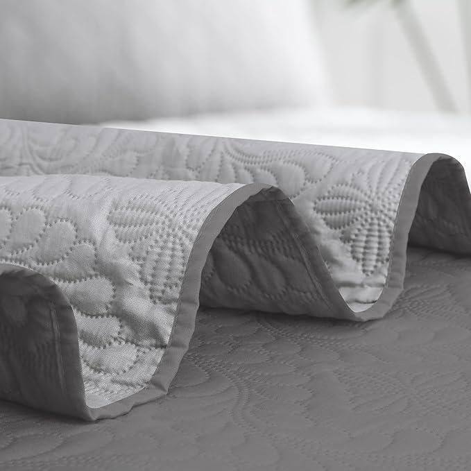 Easy-Going Twin Size Reversible Quilt Set - Image 6