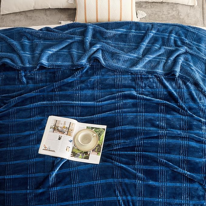 Oversized King Fleece Blanket 120x120 Inches, Seamless Soft Cozy 3D Jacquard - Image 4