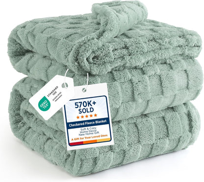 bedsure checkered soft cozy full blanket for bed, main product view