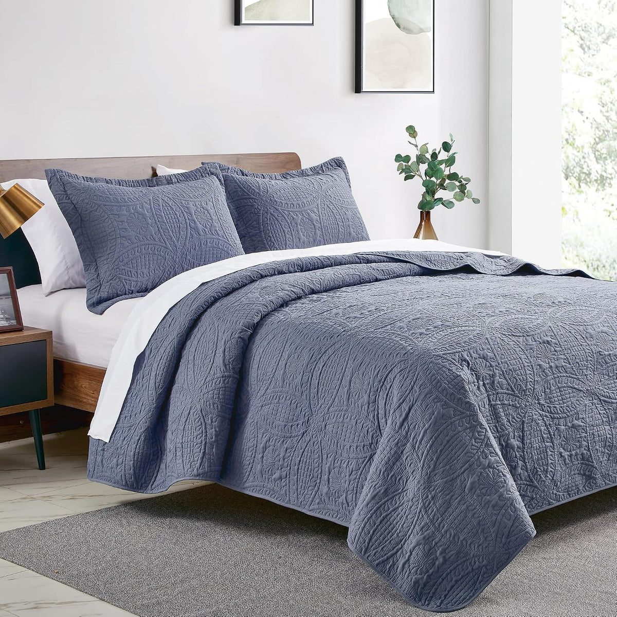 love's cabin king size quilt set blue bedspreads shown in use