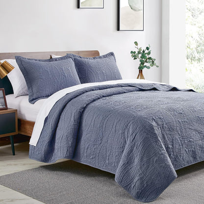 love's cabin king size quilt set blue bedspreads shown in use