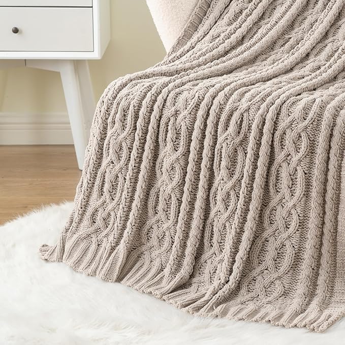 Battilo Light Grey Throw Blanket - Image 5